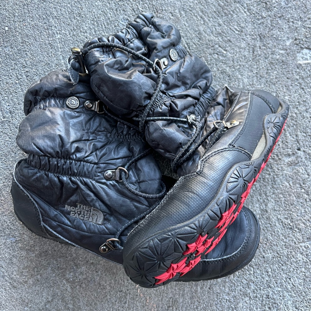 TNF NUPTSE Boots